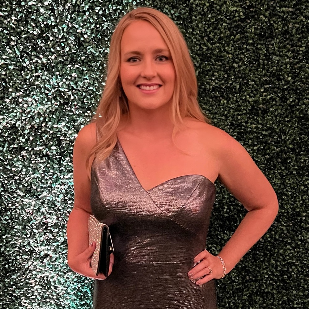 Meet your Posher, Leslie